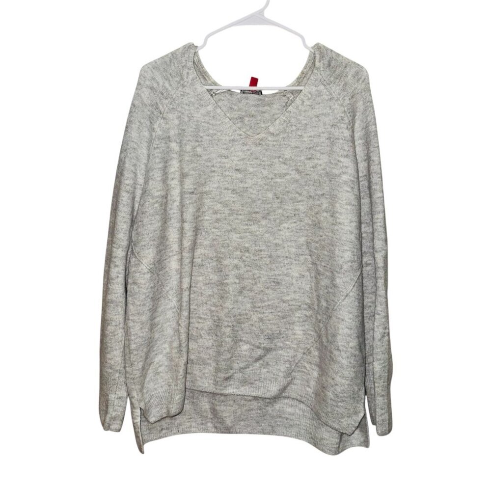 Vince Camuto Light Gray V Neck Relaxed Over Size Soft Knit Sweater
